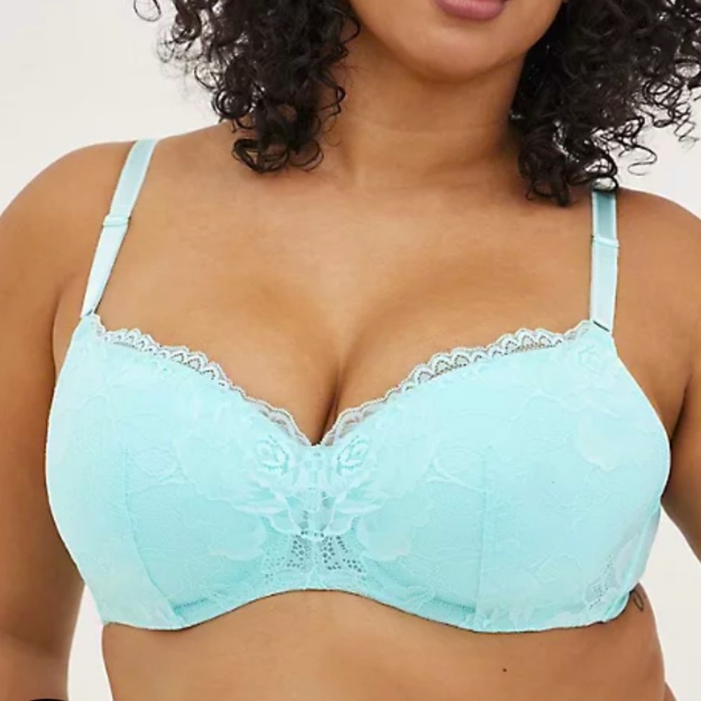 🌷Torrid Full Coverage Light Blue Lace 360 Back Smoothing Size 42DDD